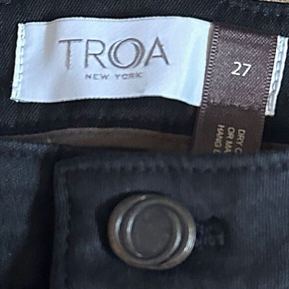 TROA Black Slimming Mid Rise Flare Jeans Size 27 Designer Neutral - Picture 8 of 10